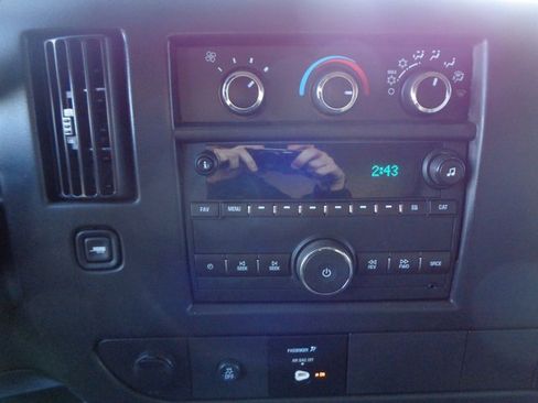 Used 2017 GMC Savana 2500 image 15