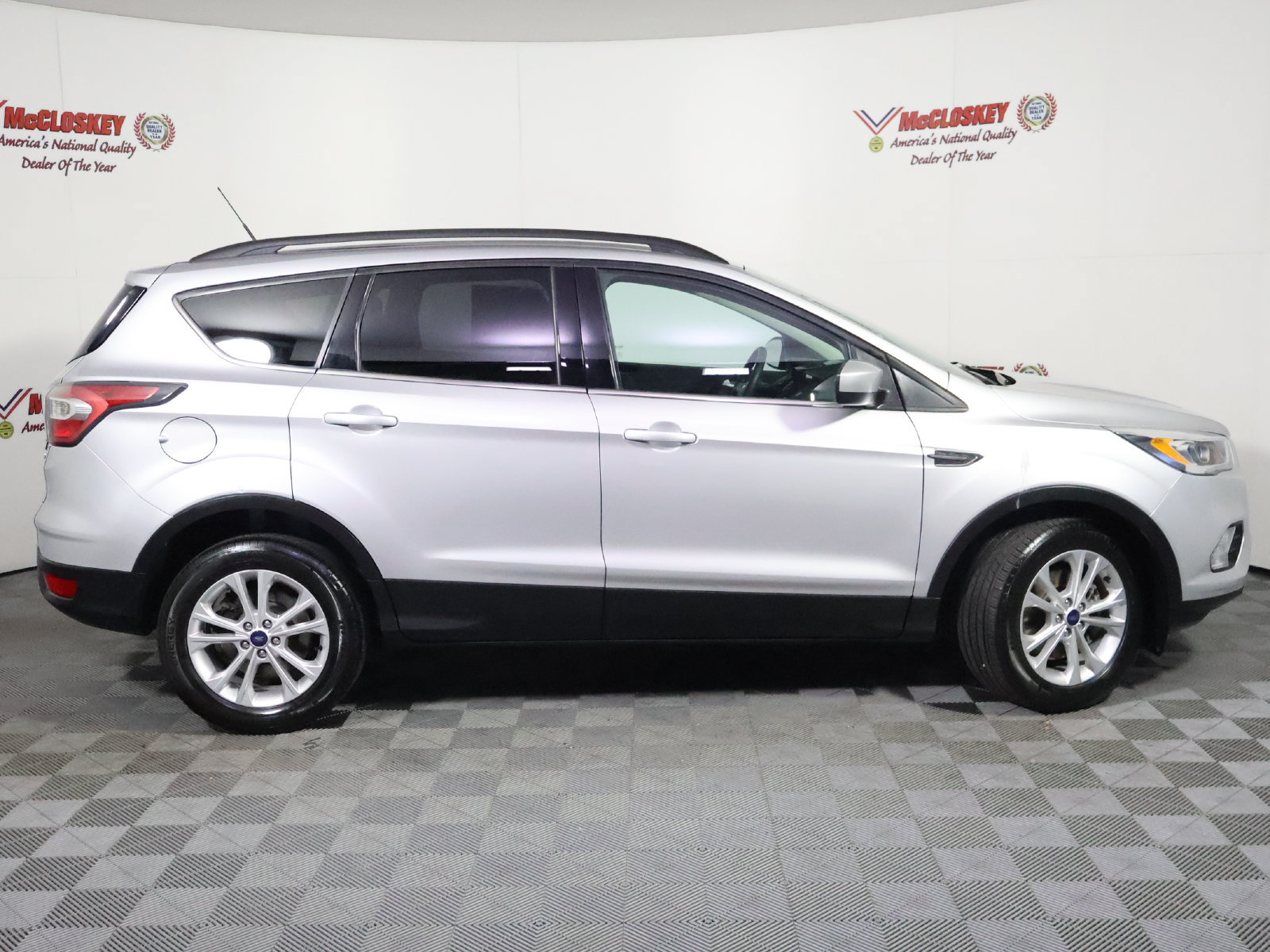 Used 2017 Ford Escape SE w/ Equipment Group 201A AWD/4WD image 3