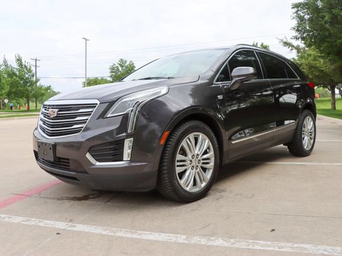 Used 2019 Cadillac XT5 Premium Luxury w/ Driver Assist Package FWD image 3