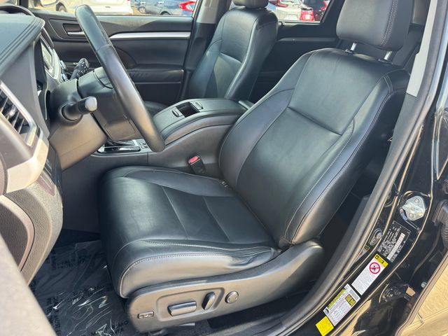 Used 2015 Toyota Highlander XLE AWD/4WD image 16