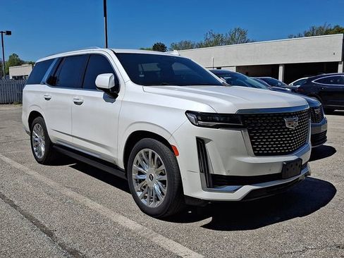 Certified 2022 Cadillac Escalade Premium Luxury w/ Performance Package AWD/4WD image 2