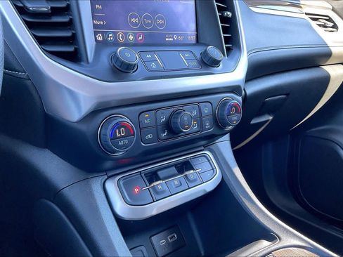 Certified 2023 GMC Acadia SLE FWD image 33