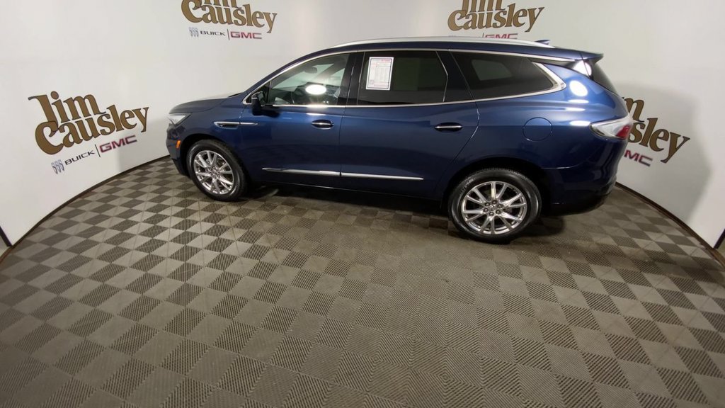 Used 2024 Buick Enclave Essence w/ Experience Buick Package FWD image 5