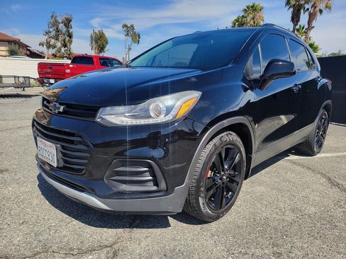 Used 2018 Chevrolet Trax LT w/ Redline Edition FWD image 1