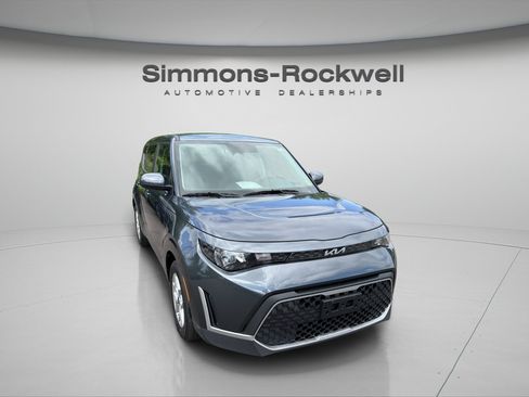 Used 2025 Kia Soul LX w/ LX Technology Package FWD image 7