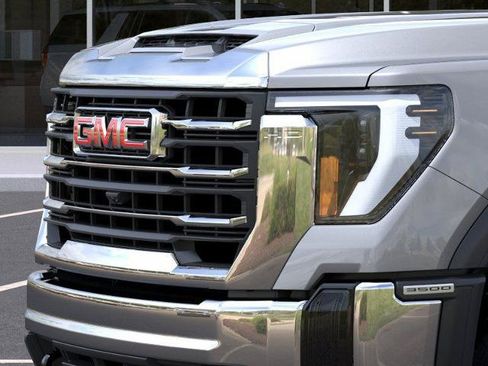 New 2026 GMC Sierra 3500 SLE w/ SLE Value Package AWD/4WD image 13