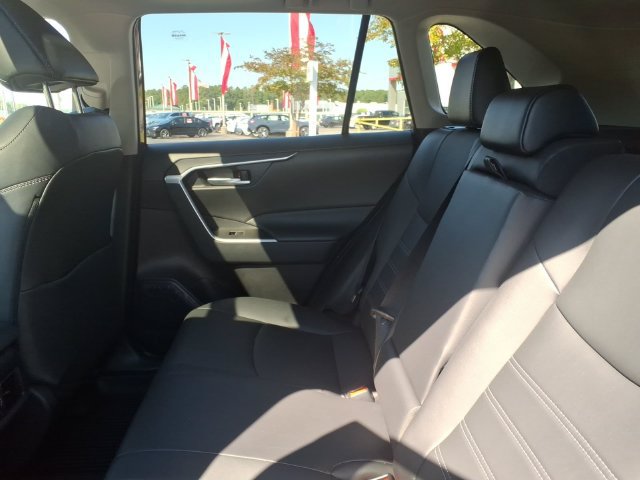 Used 2025 Toyota RAV4 XLE Premium AWD/4WD image 8