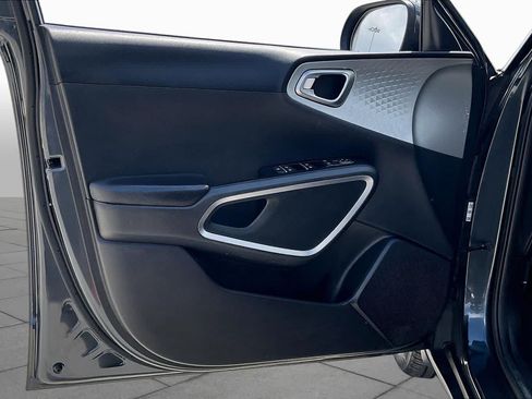 Used 2020 Kia Soul LX FWD image 19