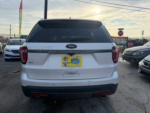 Used 2017 Ford Explorer XLT w/ Equipment Group 202A FWD image 5