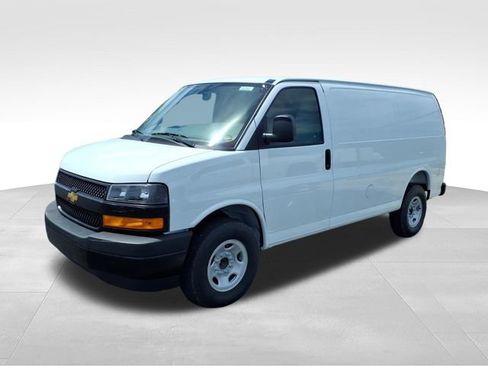 New 2026 Chevrolet Express 2500 w/ Driver Convenience Package RWD image 4