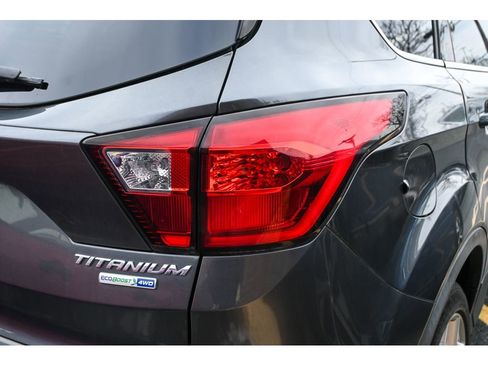 Used 2019 Ford Escape Titanium image 8