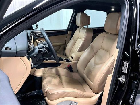 Used 2024 Porsche Macan image 8