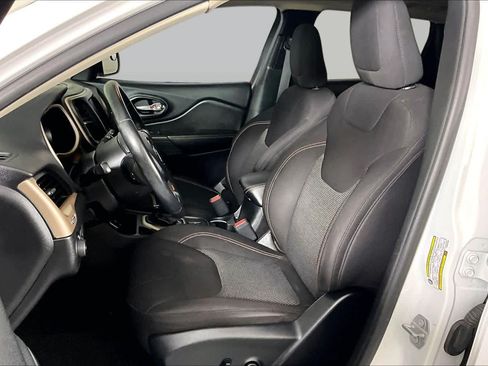 Used 2017 Jeep Cherokee Latitude FWD image 7