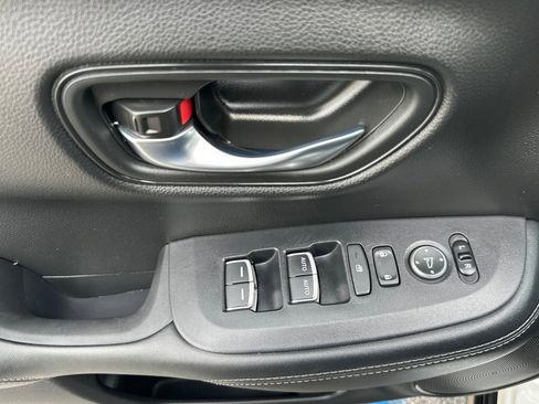 Used 2023 Honda HR-V EX-L image 11