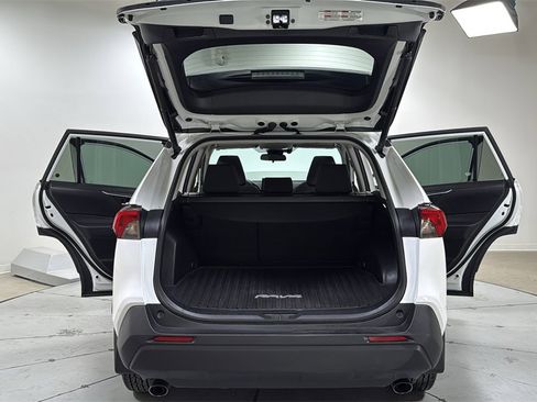 Used 2022 Toyota RAV4 XLE image 16
