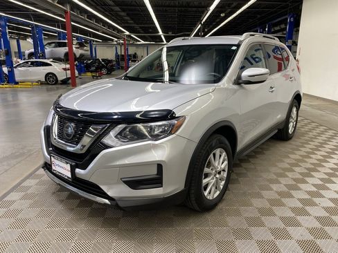 Used 2018 Nissan Rogue SV image 4