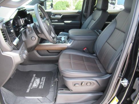 Used 2026 Chevrolet Silverado 1500 High Country w/ High Country Premium Package AWD/4WD image 17