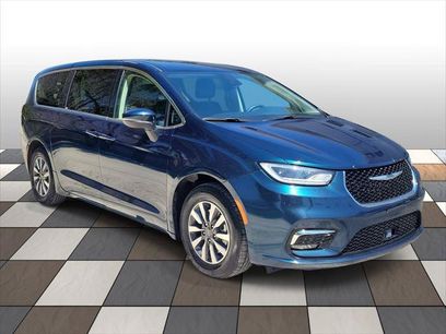 Used 2023 Chrysler Pacifica Touring-L