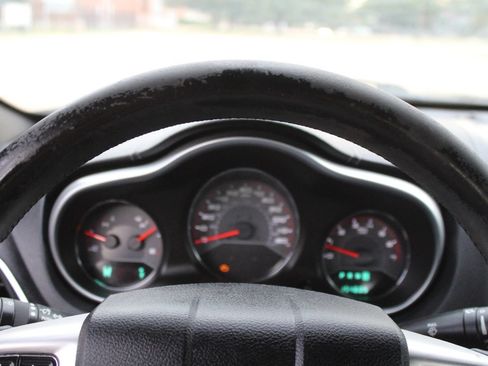 Used 2011 Dodge Avenger Lux FWD image 16