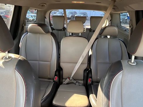 Used 2017 Kia Sedona LX w/ LX Essentials Premium Package image 10