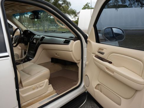 Used 2008 Cadillac Escalade EXT image 32