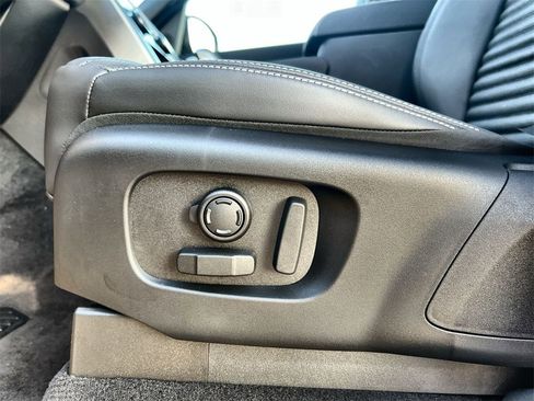 New 2026 Land Rover Discovery Limited Edition image 21