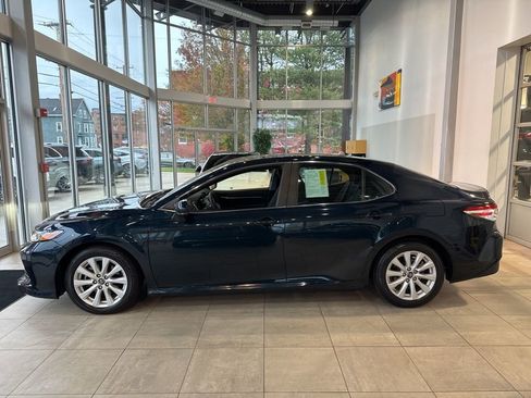 Used 2018 Toyota Camry L image 4
