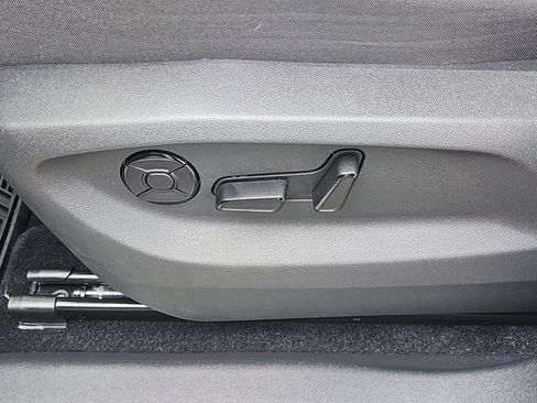 Used 2026 Volkswagen Tiguan SE R-Line AWD/4WD image 16
