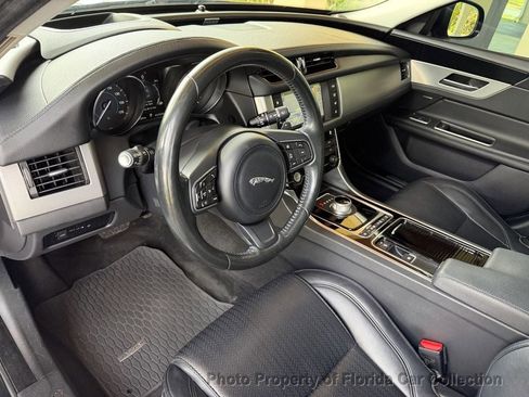 Used 2016 Jaguar XF Prestige RWD image 31