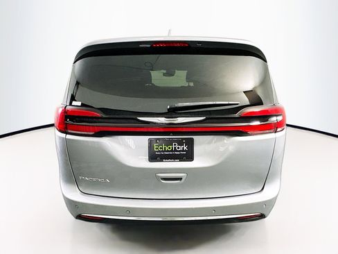 Used 2021 Chrysler Pacifica Touring image 7