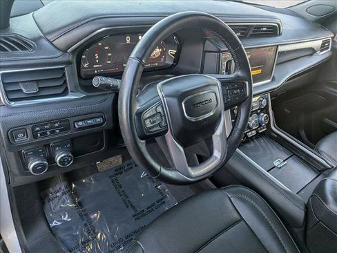 Used 2023 GMC Yukon XL Denali image 10