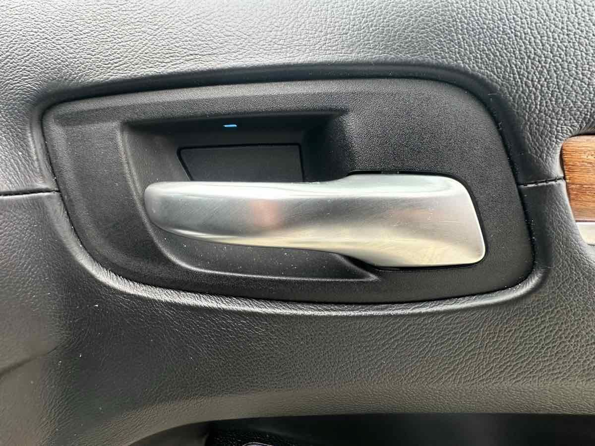 Used 2014 Chrysler 300 C w/ Harman/Kardon Audio Group RWD image 33