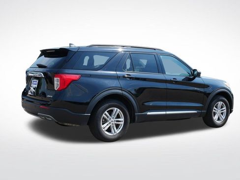 Used 2024 Ford Explorer XLT w/ Equipment Group 202A AWD/4WD image 3