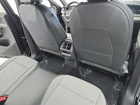 New 2026 Volkswagen Tiguan SE R-Line FWD image 11