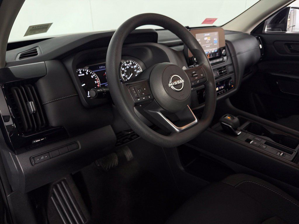 Used 2025 Nissan Pathfinder S FWD image 20
