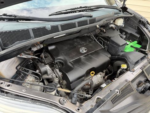 Used 2011 Toyota Sienna LE w/ Towing Pkg FWD image 17