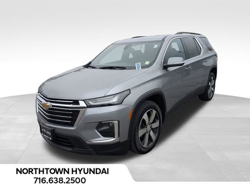 Used 2023 Chevrolet Traverse LT w/ LT Premium Package AWD/4WD image 1