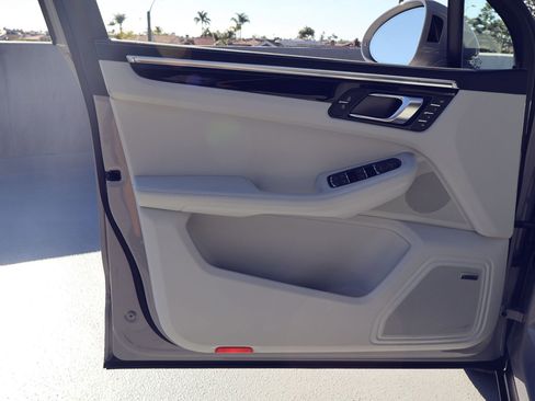 New 2026 Porsche Macan image 13