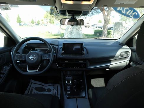 Used 2024 Nissan Rogue SV image 31