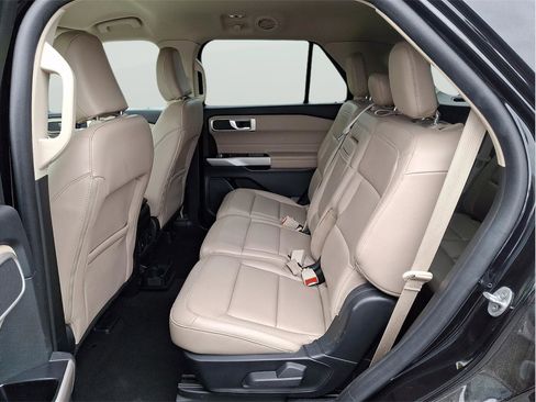 Used 2023 Ford Explorer XLT w/ Equipment Group 202A AWD/4WD image 9