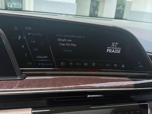 Used 2021 Cadillac Escalade Premium Luxury Platinum AWD/4WD image 36