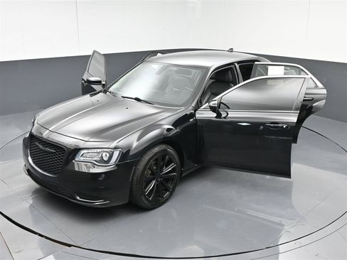 Used 2021 Chrysler 300 Touring w/ Sport Appearance Package RWD image 39