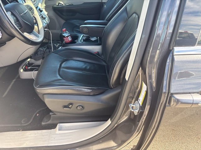Used 2020 Chrysler Pacifica Limited w/ Tire & Wheel Group FWD image 7