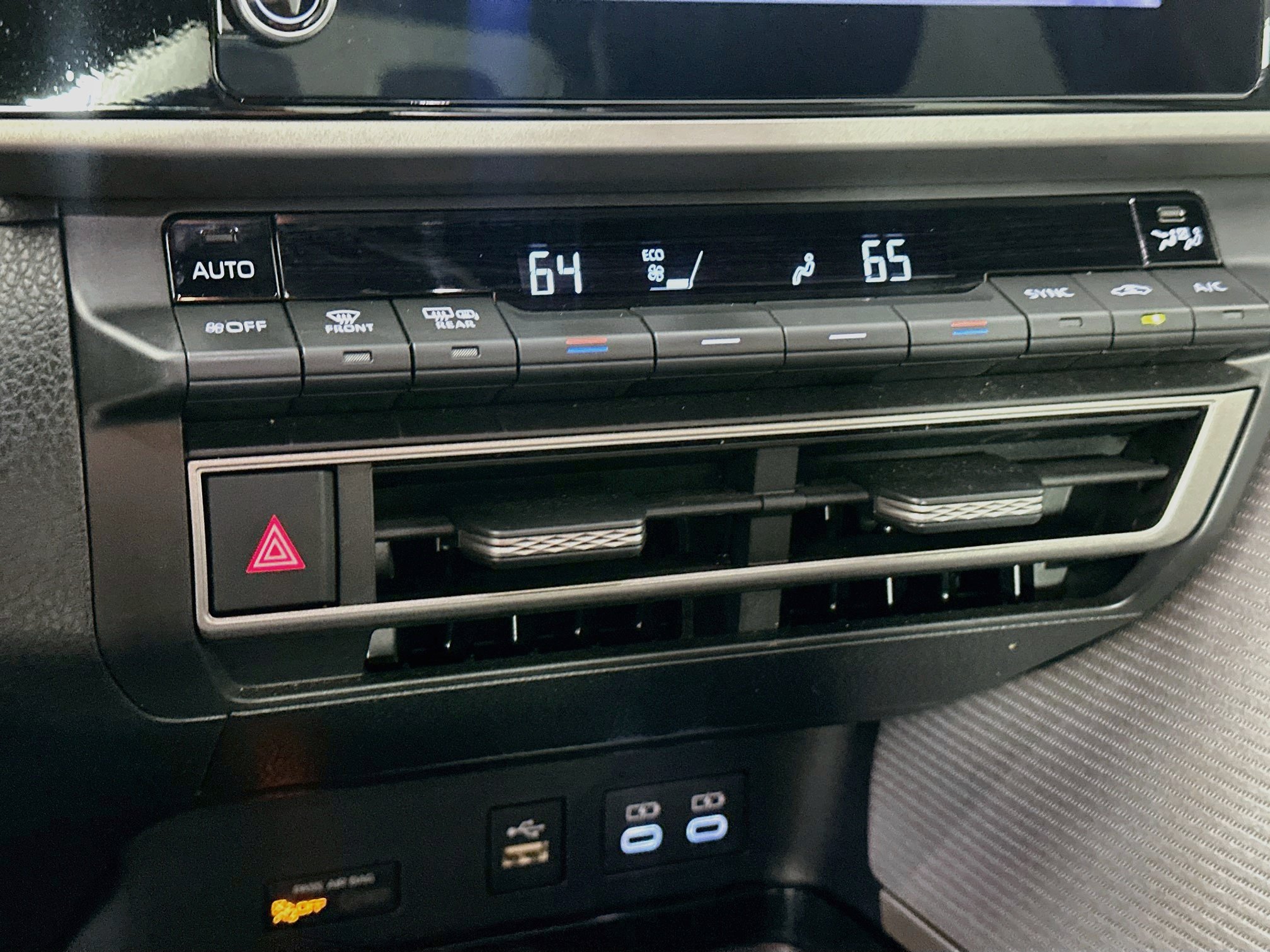 Used 2025 Toyota Camry SE FWD image 24