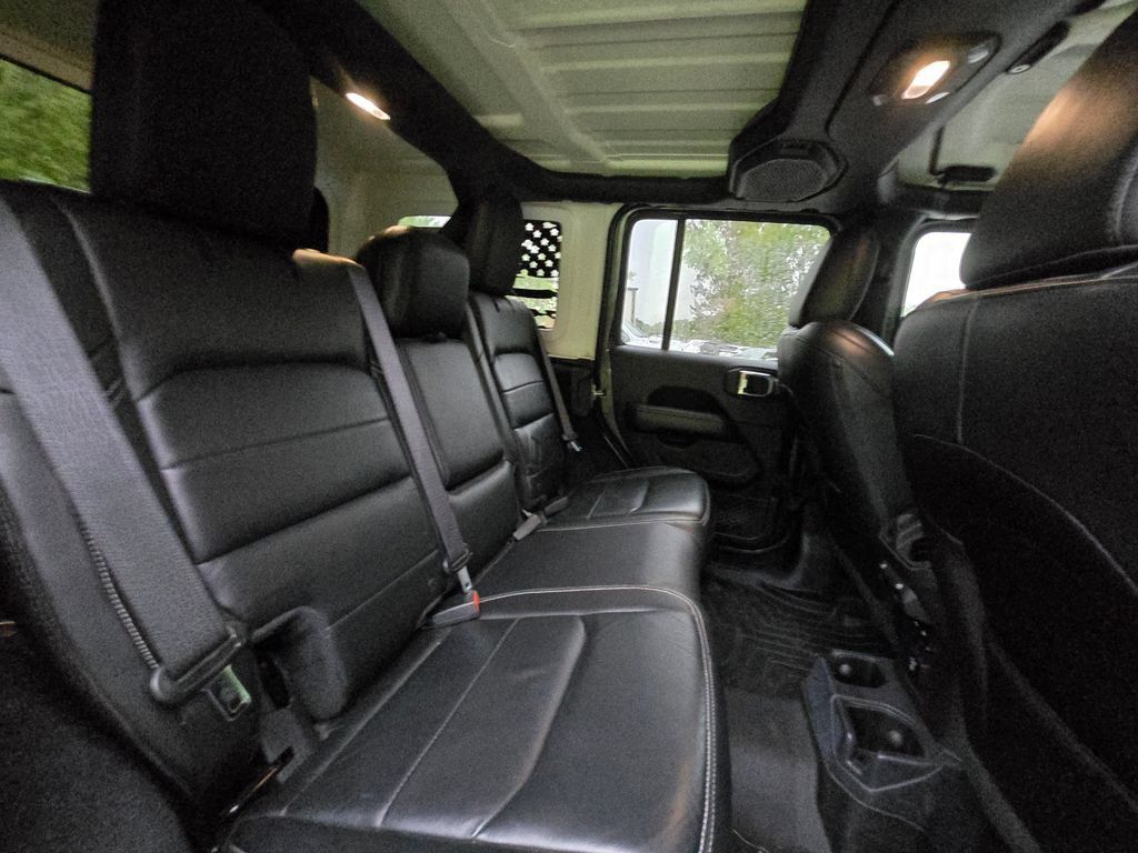Used 2018 Jeep Wrangler Unlimited Sahara w/ Cold Weather Group AWD/4WD image 25