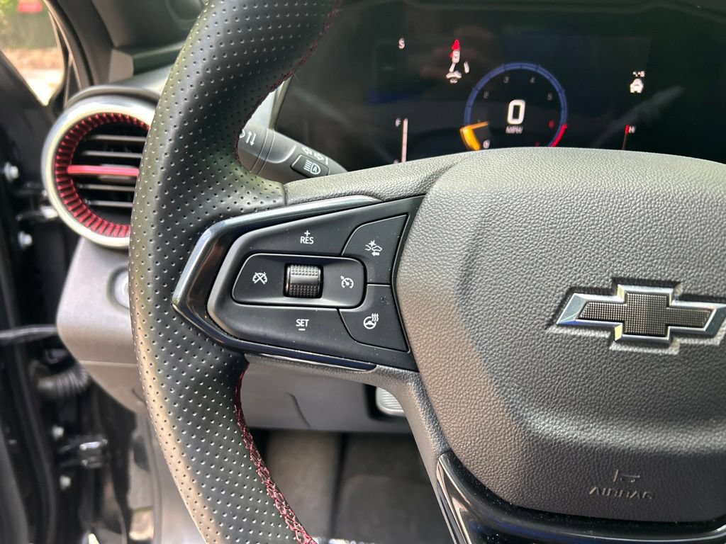Used 2024 Chevrolet Trax RS w/ Sunroof Package FWD image 24