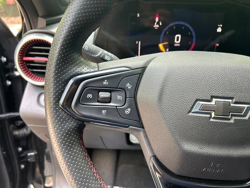 Used 2024 Chevrolet Trax RS w/ Sunroof Package FWD image 24