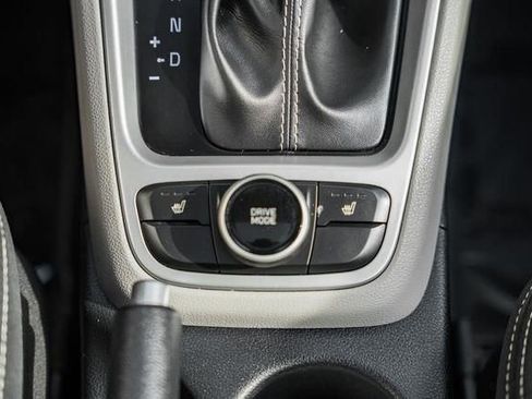 Used 2021 Hyundai Venue SEL w/ Premium Package image 22