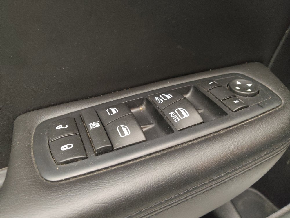 Used 2016 Chrysler 200 Limited Platinum w/ Comfort & Convenience Group FWD image 27