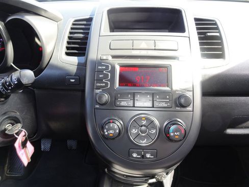 Used 2013 Kia Soul STICK SHIFT! FWD image 13